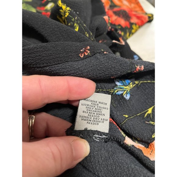 Bailey Blue woman’s v-neck black floral shirt sleeved one piece size medium. - Picture 6 of 6